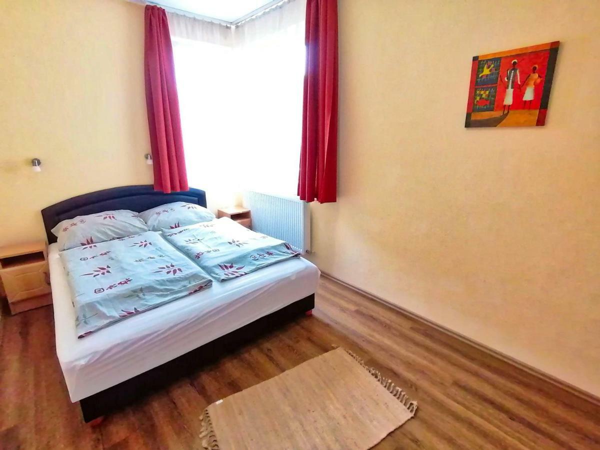 Villa Aida Apartman Hajdúszoboszló Екстериор снимка