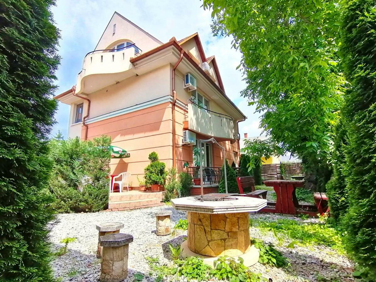 Villa Aida Apartman Hajdúszoboszló Екстериор снимка