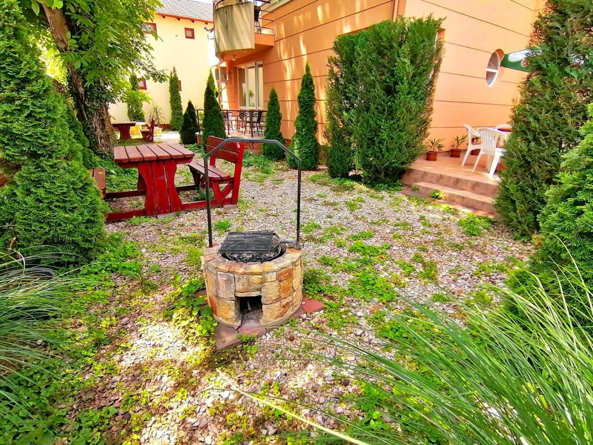 Villa Aida Apartman Hajdúszoboszló Екстериор снимка