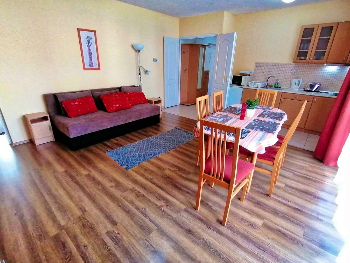 Villa Aida Apartman Hajdúszoboszló Екстериор снимка