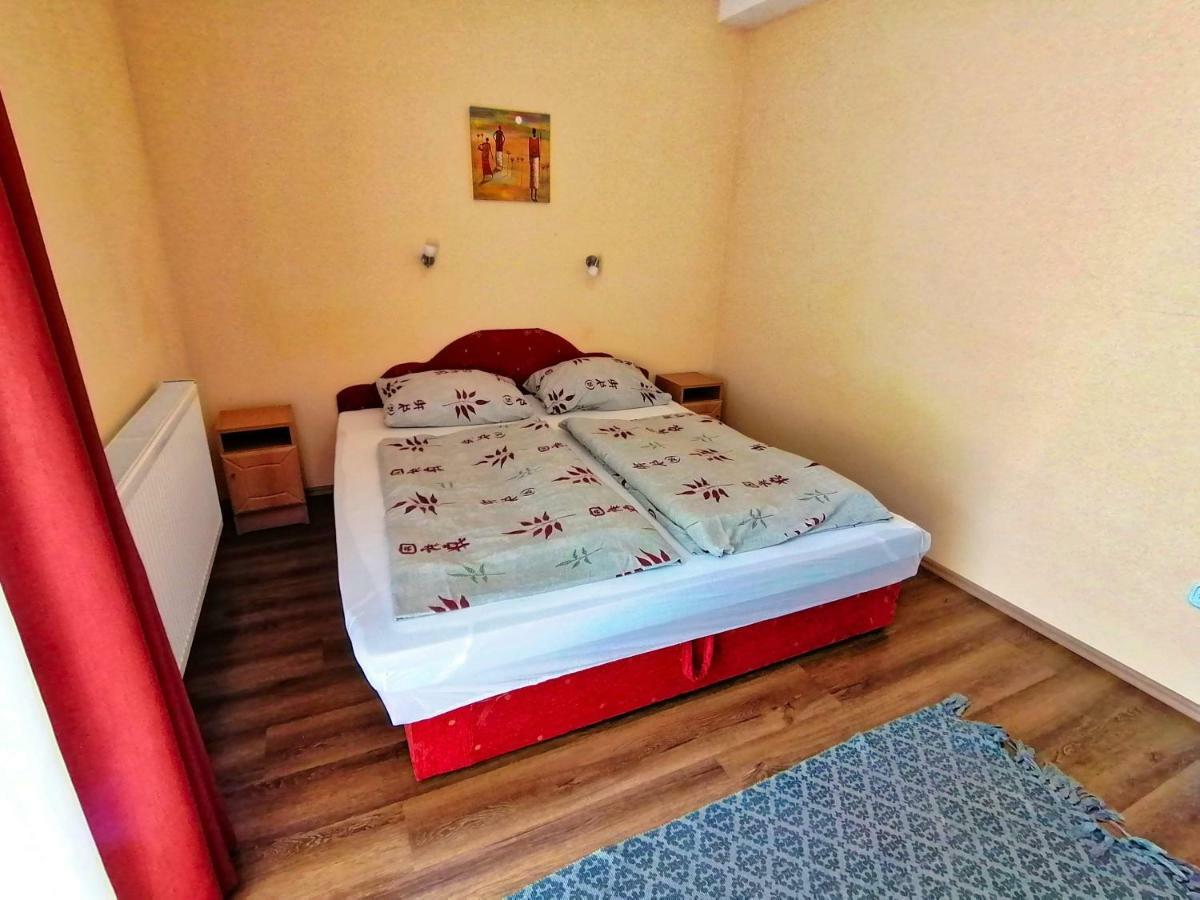 Villa Aida Apartman Hajdúszoboszló Екстериор снимка